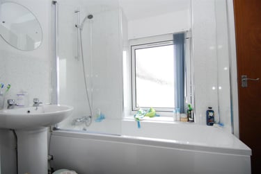 1 bed flat, Wolsdon Street,, Stonehouse, Plymouth, PL15EH - Image 4